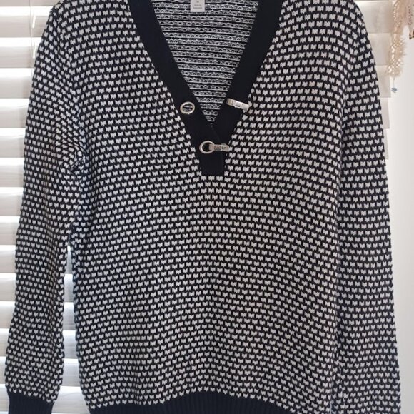 Madison Grey Women’s M Black White Knit Cotton Sweater Toggle V-Neck Long Sleeve - Picture 5 of 7